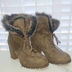 Women's Faux Fur Lined Lace-Up Boots